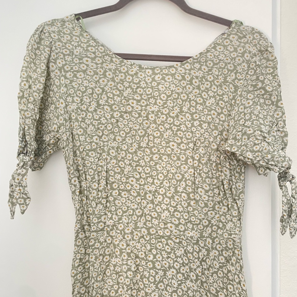 Floral Sage Green Dress with Short Sleeves